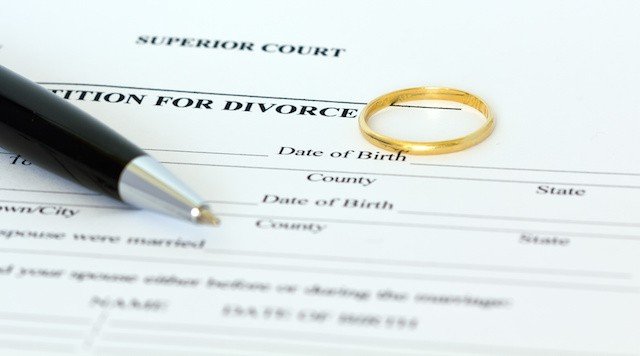 How Do I Serve My Spouse With Divorce Papers in Florida?